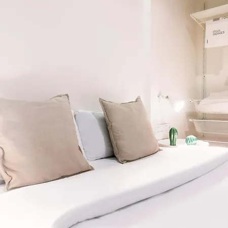 Vibe By Olala Homes דירה הוספיטלט דה יוברגאט